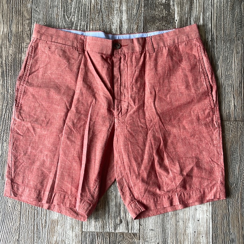 Casuals Roundtree & Yorke Mens Red Shorts Size 36